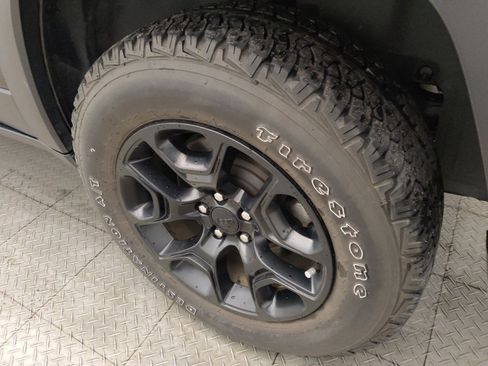 Used 2022 Jeep Cherokee Trailhawk w/ Trailer Tow Group AWD/4WD image 31