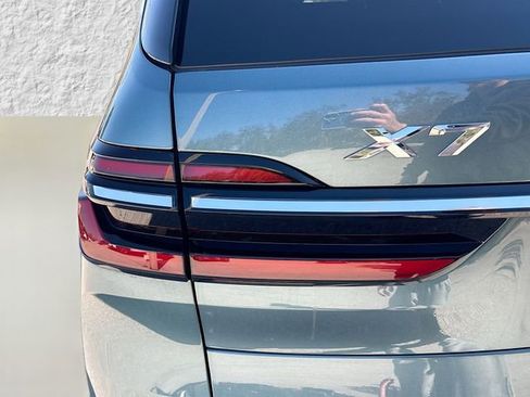 Used 2025 BMW X7 xDrive40i image 10