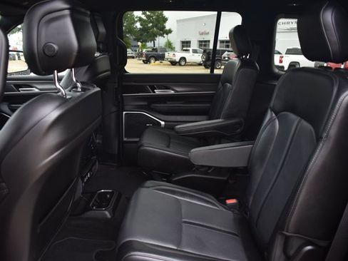 Used 2024 Jeep Wagoneer Series III AWD/4WD image 15
