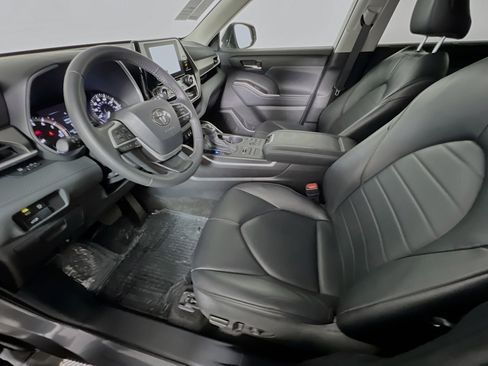 Used 2024 Toyota Highlander XLE image 15