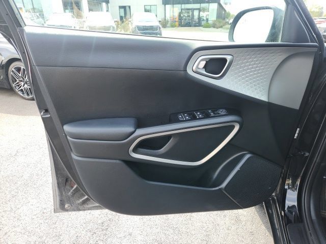 Used 2024 Kia Soul LX w/ Option Group 015 FWD image 13