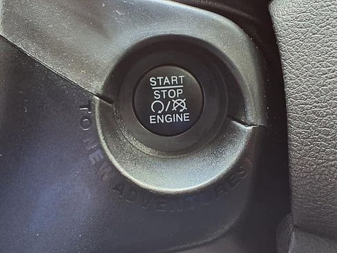 Used 2018 Jeep Renegade Latitude image 24