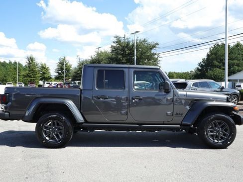 Used 2025 Jeep Gladiator Sport AWD/4WD image 5