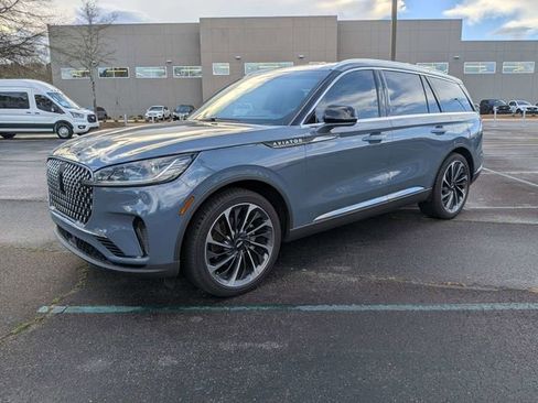 Used 2025 Lincoln Aviator Reserve w/ Illumination Package image 9