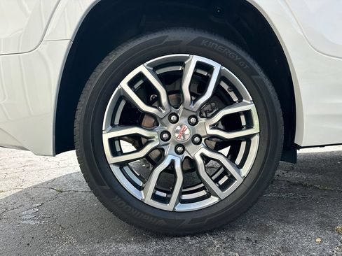 Used 2024 GMC Terrain Denali w/ Denali Premium Package AWD/4WD image 18
