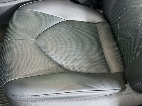 Used 2023 Toyota Highlander Platinum image 18