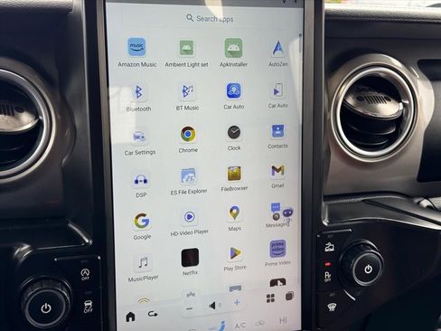 Used 2018 Jeep Wrangler Unlimited Sahara w/ Cold Weather Group image 21