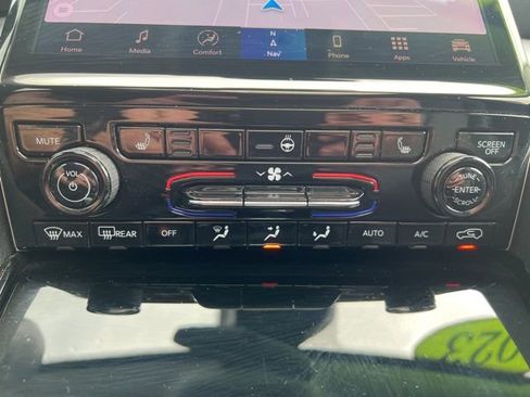 Certified 2023 Jeep Grand Cherokee Limited w/ Trailer Tow Prep Group (B) AWD/4WD image 31