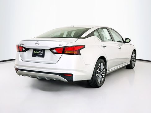 Used 2024 Nissan Altima 2.5 SV FWD image 9