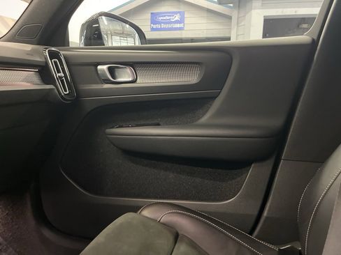 Used 2022 Volvo XC40 T5 R-Design w/ Advanced Package image 14