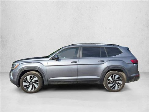Used 2024 Volkswagen Atlas SE w/ Panoramic Sunroof Package FWD image 8