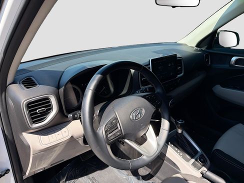 Used 2021 Hyundai Venue SEL image 21