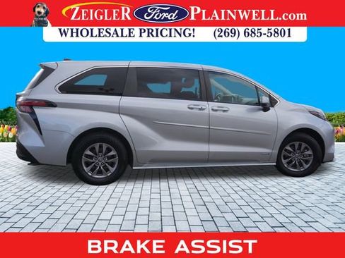 Used 2021 Toyota Sienna LE image 6