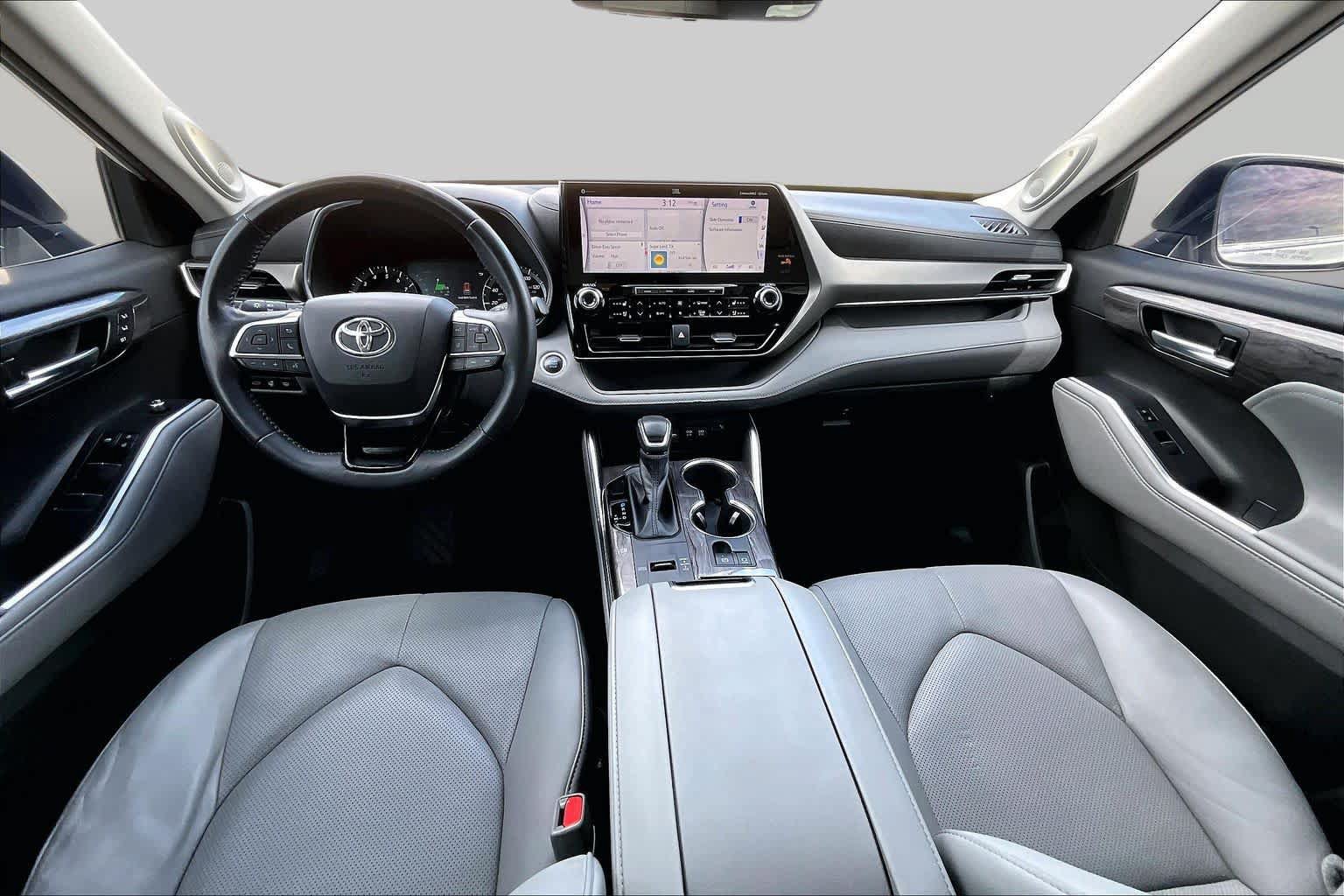Used 2020 Toyota Highlander Limited FWD image 16