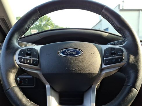 Used 2020 Ford Explorer XLT w/ Equipment Group 202A AWD/4WD image 28