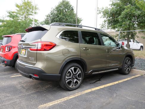 Used 2023 Subaru Ascent Limited w/ Technology Package AWD/4WD image 4