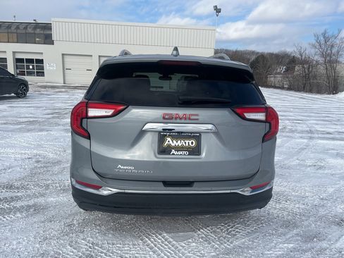 Used 2023 GMC Terrain SLT image 4