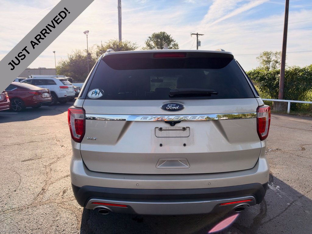 Used 2017 Ford Explorer XLT w/ Equipment Group 202A FWD image 6