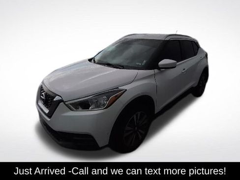 Used 2019 Nissan Kicks SV FWD image 1