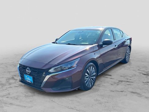 Used 2024 Nissan Altima 2.5 SV FWD image 1