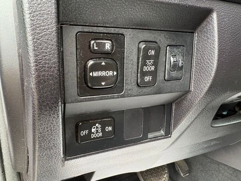 Used 2014 Toyota Tundra SR image 17