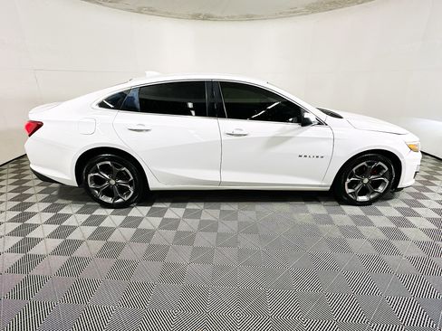 Used 2021 Chevrolet Malibu LT FWD image 2