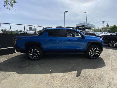 Used 2025 Chevrolet Silverado EV RST AWD/4WD image 7