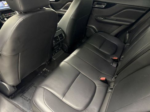Used 2018 Jaguar F-PACE Premium AWD/4WD image 11