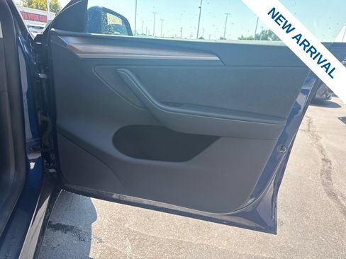 Used 2024 Tesla Model Y Long Range AWD/4WD image 10