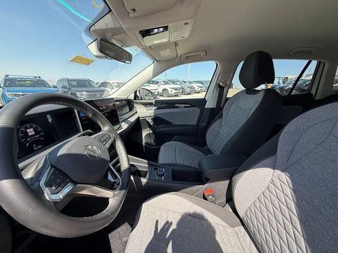 Certified 2025 Volkswagen Tiguan S FWD image 17