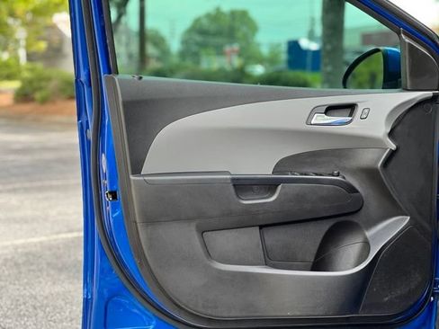 Used 2019 Chevrolet Sonic LT w/ Convenience Package FWD image 10