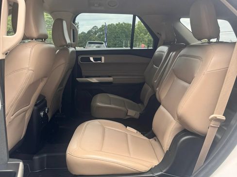 Used 2021 Ford Explorer XLT w/ Equipment Group 202A AWD/4WD image 14