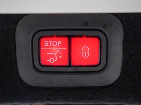 Used 2021 Aston Martin DBX image 15