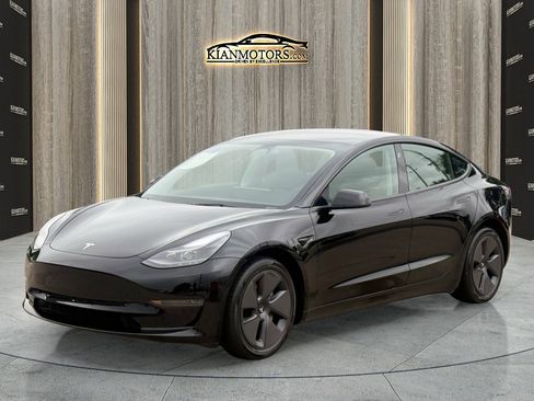 Used 2023 Tesla Model 3 Standard Range RWD image 4