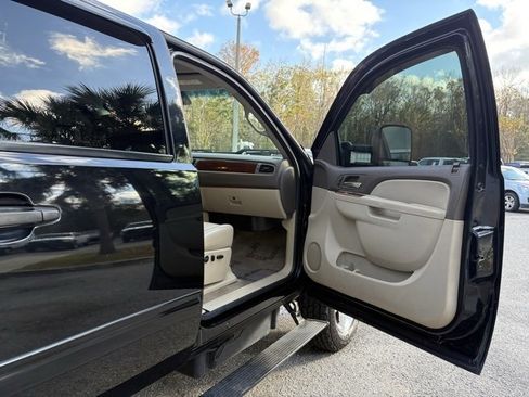 Used 2014 Chevrolet Silverado 2500 LTZ w/ LTZ Plus Package image 23