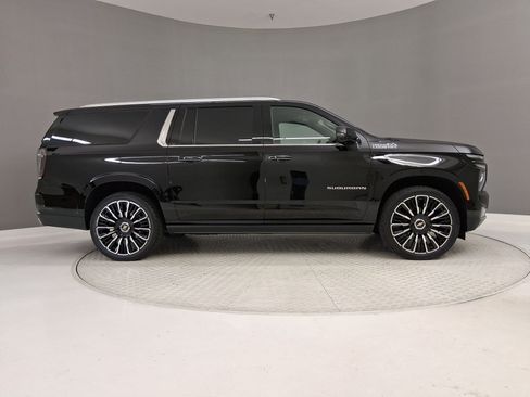 Used 2025 Chevrolet Suburban High Country AWD/4WD image 6
