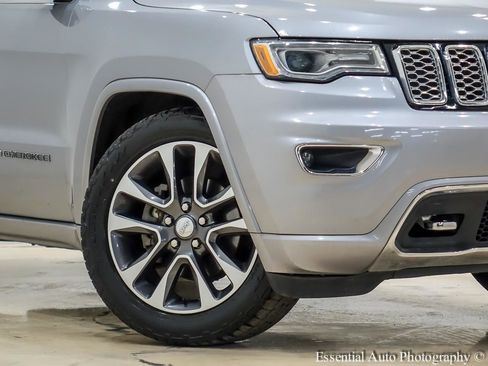 Used 2018 Jeep Grand Cherokee Overland image 3