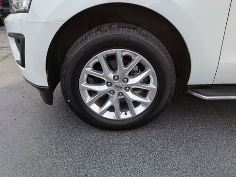 Used 2020 Ford Expedition XLT w/ Equipment Group 202A AWD/4WD image 27