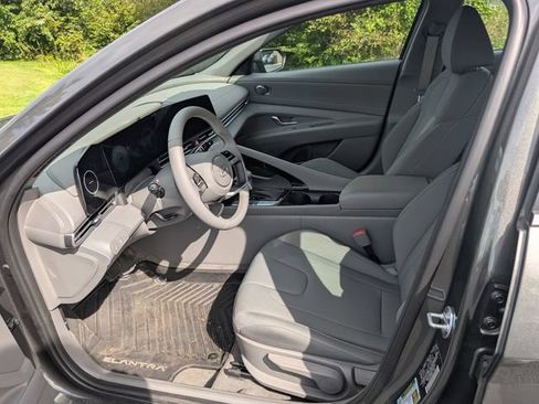 Certified 2025 Hyundai Elantra SEL FWD image 13