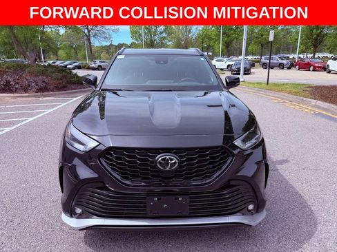 Used 2024 Toyota Highlander XSE image 2