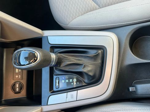 Used 2020 Hyundai Elantra SE image 19