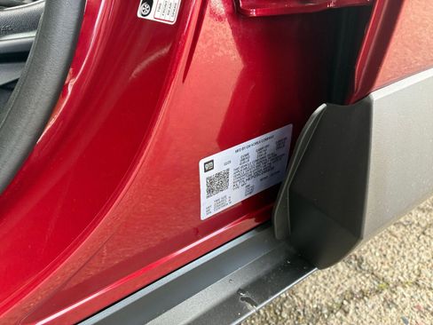 Used 2025 Chevrolet Trax LT image 29