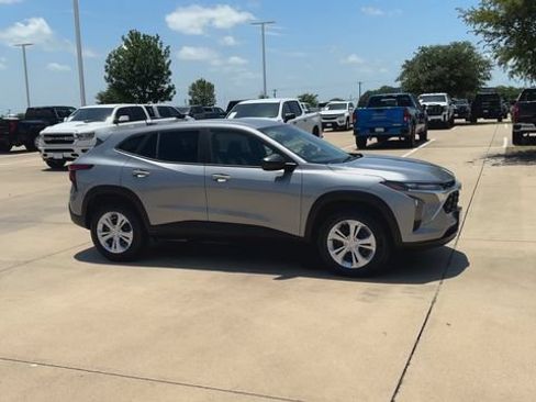 New 2026 Chevrolet Trax LS w/ Driver Confidence Package FWD image 2