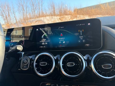 Used 2021 Mercedes-Benz GLA 250 4MATIC image 25