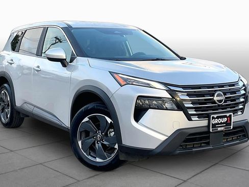 Used 2025 Nissan Rogue SV AWD/4WD image 3