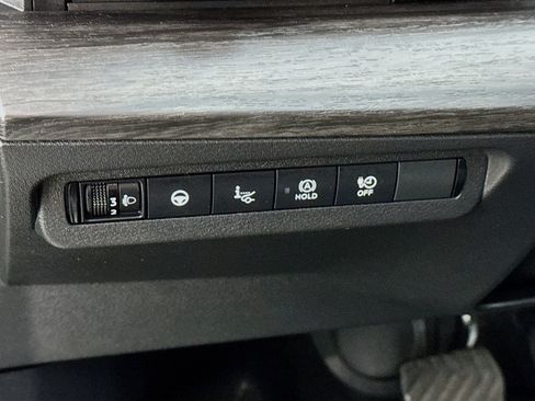 Used 2023 Nissan Ariya FWD image 13