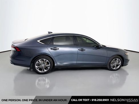 Used 2023 Honda Accord EX image 4