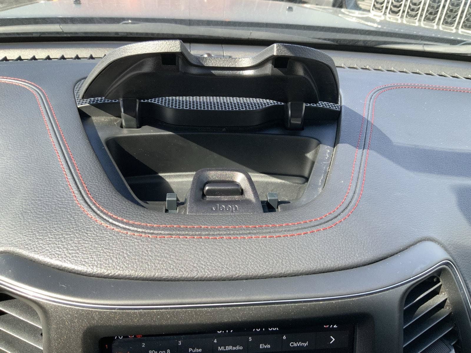 Used 2022 Jeep Cherokee Trailhawk AWD/4WD image 29