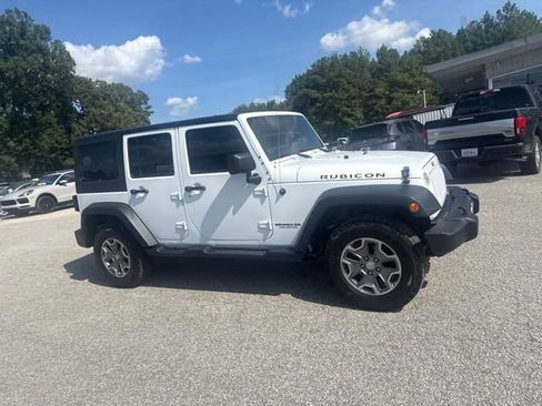 Used 2015 Jeep Wrangler Unlimited Rubicon w/ Connectivity Group AWD/4WD image 12