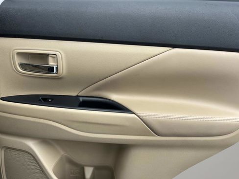 Used 2020 Mitsubishi Outlander GT image 25